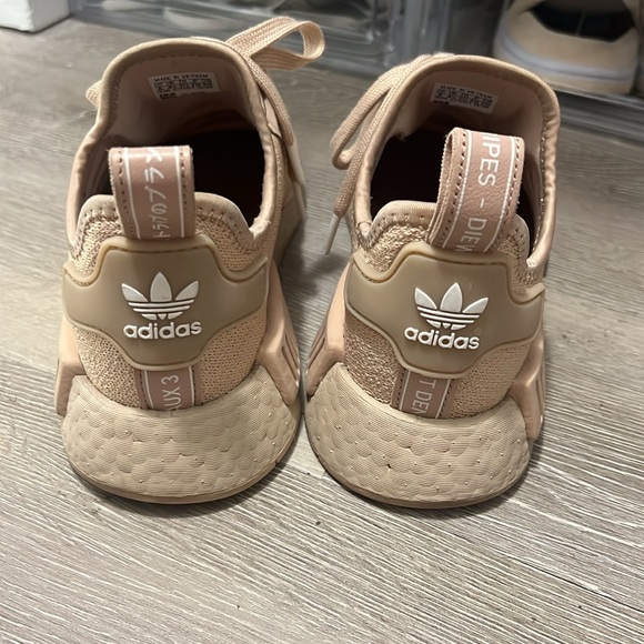 Adidas NMD R1 ‘Ash Pearl’ - Picture 3 of 4